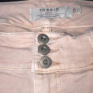 SUPER STRETCHY, could fit a 14 tbh.